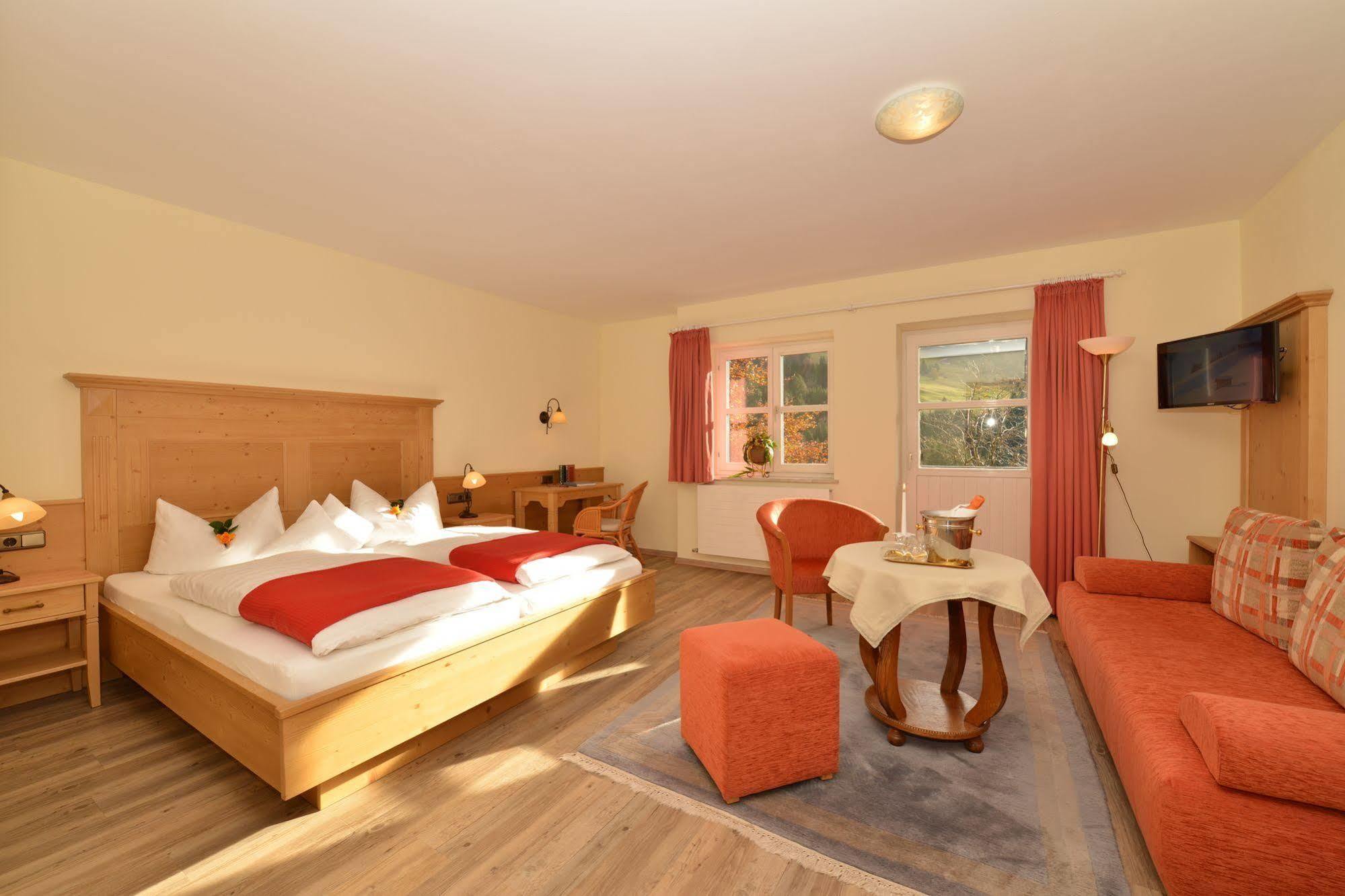 Hotel Adler Garni Hirschegg  外观 照片
